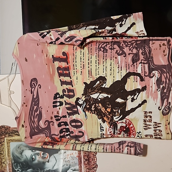 Top - Picture 2 of 3